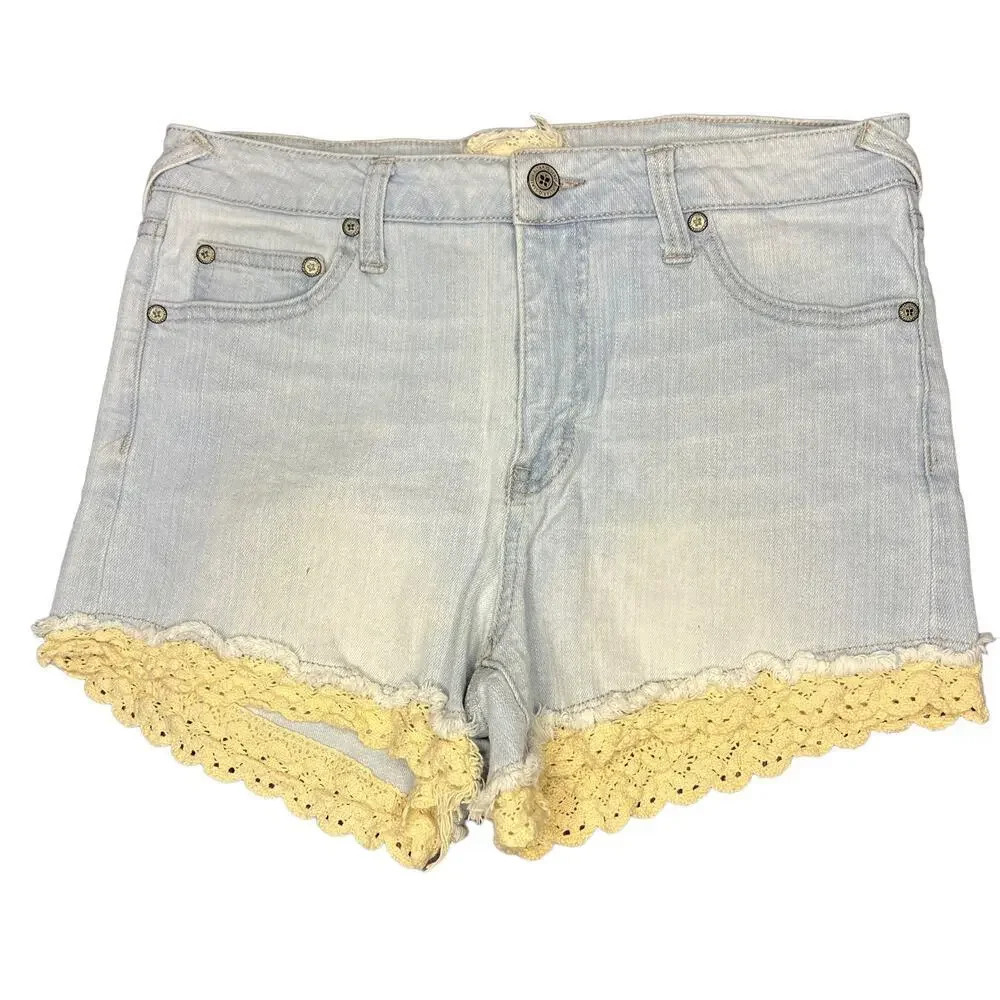 Altar'd State‎ Women's 28 Pantera Boho Denim High Rise Lace Hem Shorts